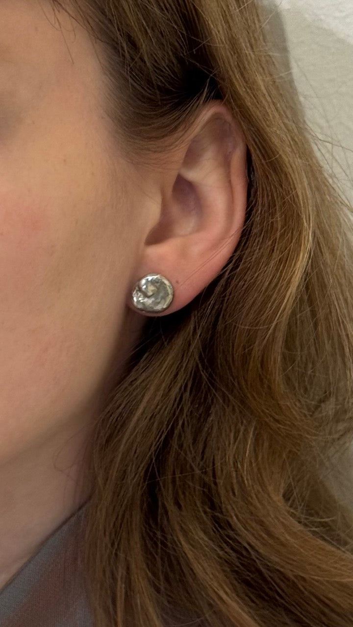 ANNA RIESS Stud Earrings / titti/ nose/ pea