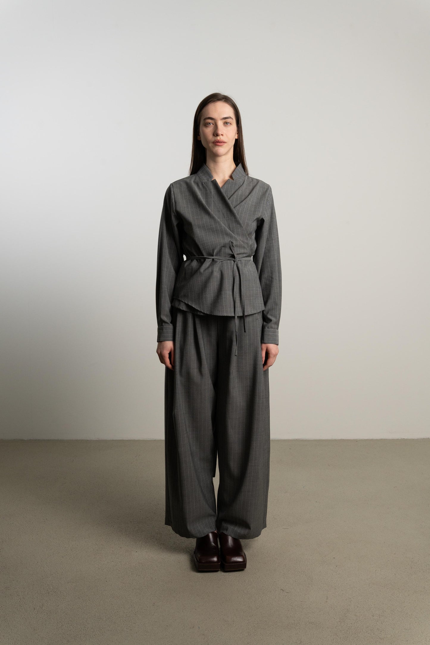 Wrap Top STORMA / stone pinstripe