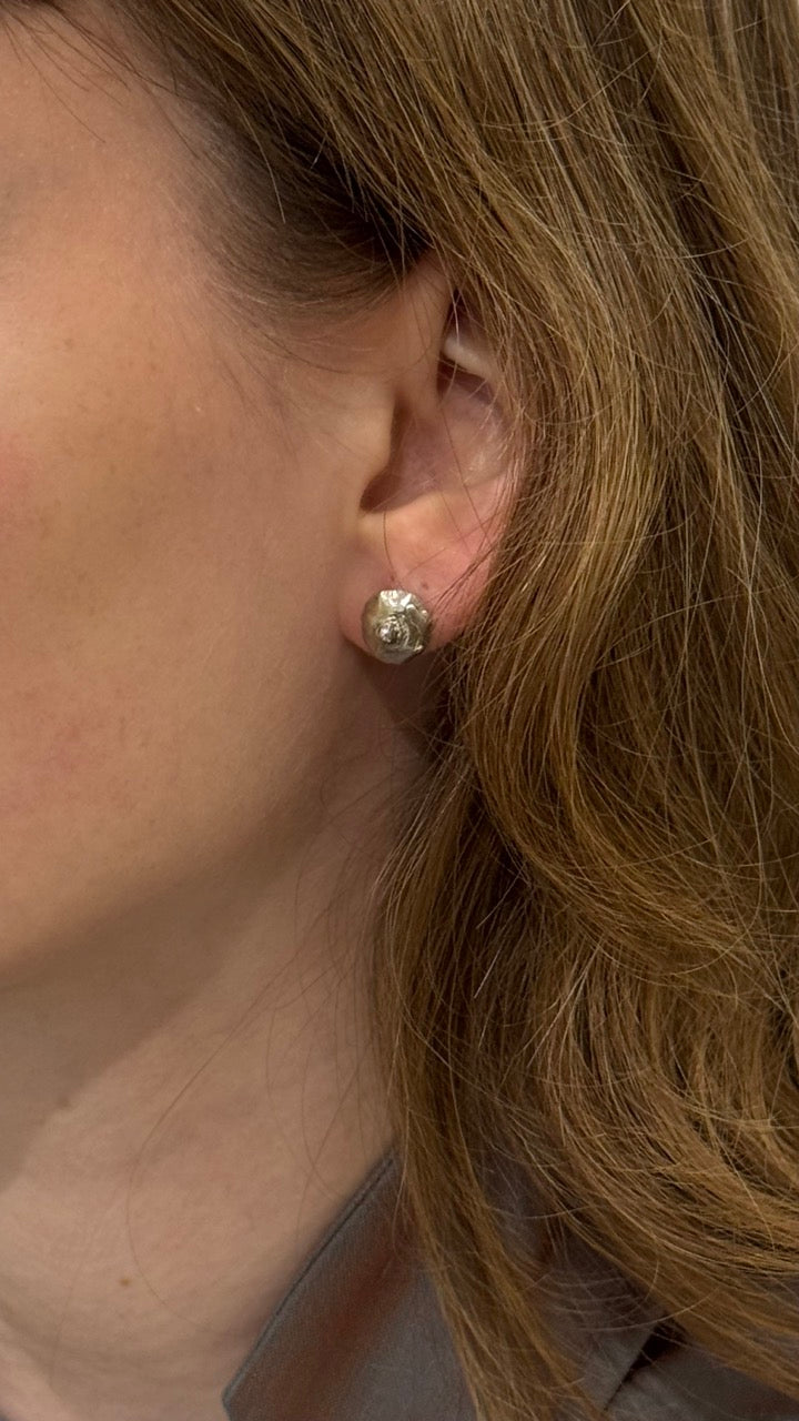 ANNA RIESS Stud Earrings / titti/ nose/ pea