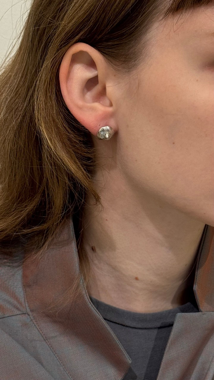 ANNA RIESS Stud Earrings / titti/ nose/ pea