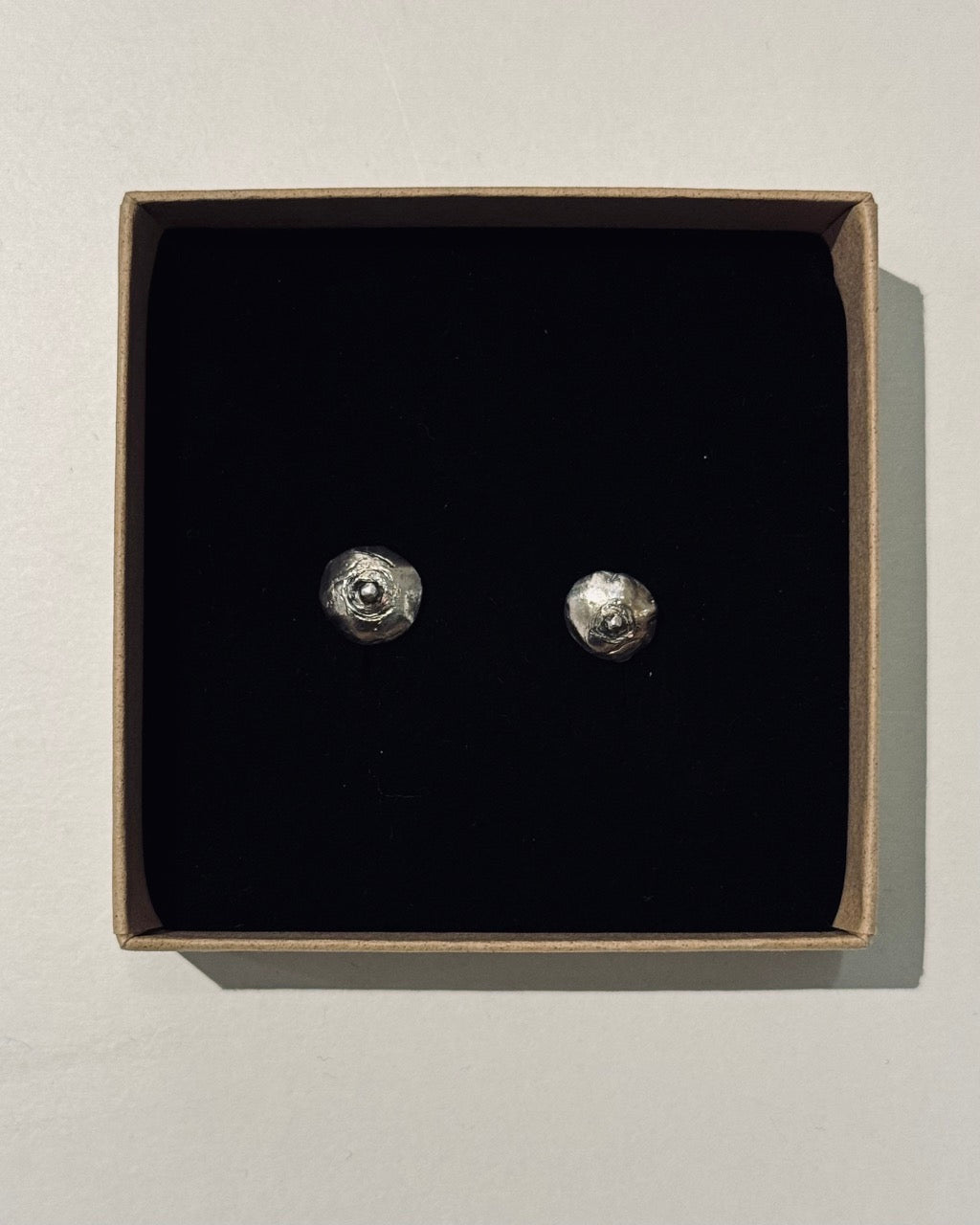 ANNA RIESS Stud Earrings / titti/ nose/ pea