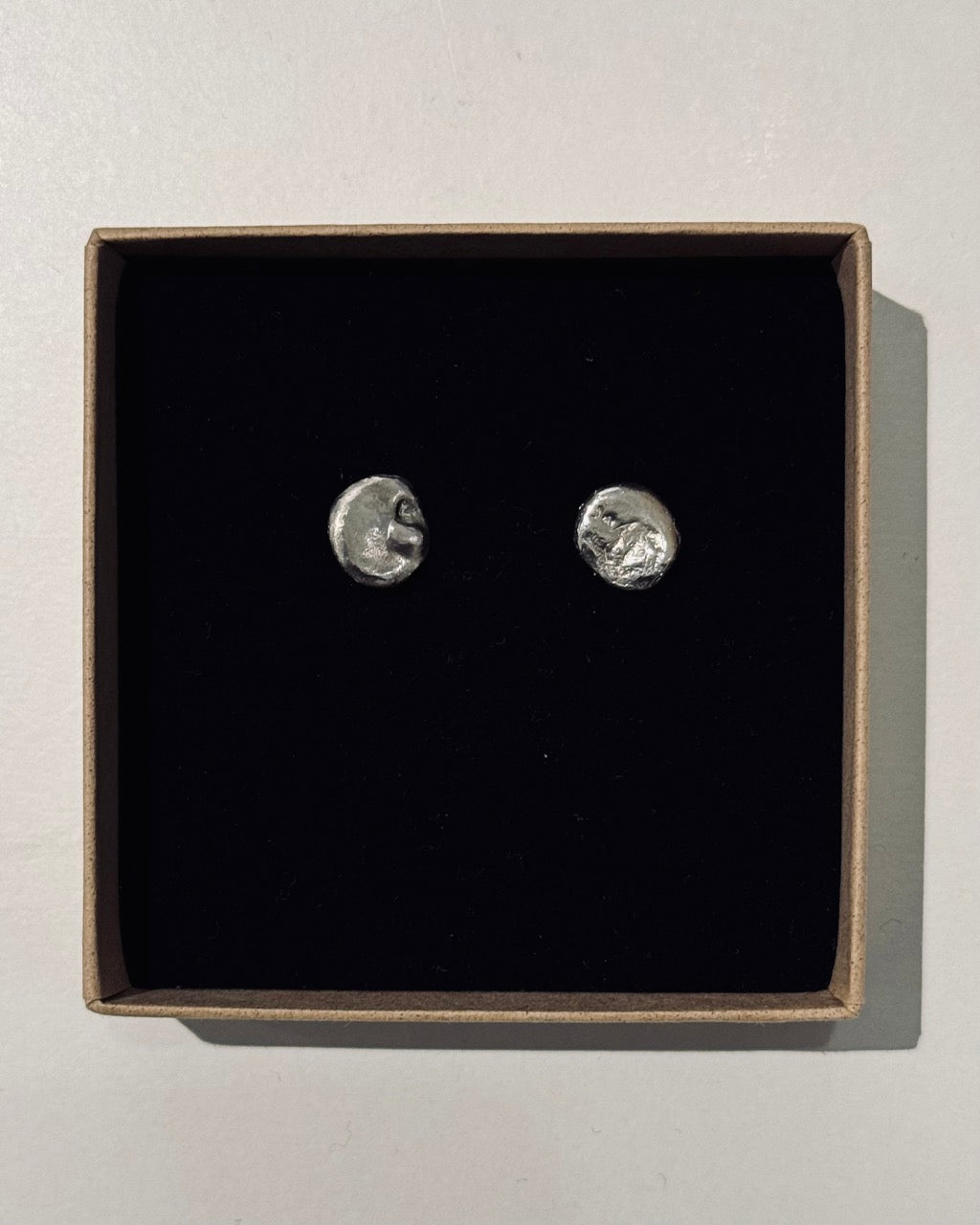ANNA RIESS Stud Earrings / titti/ nose/ pea