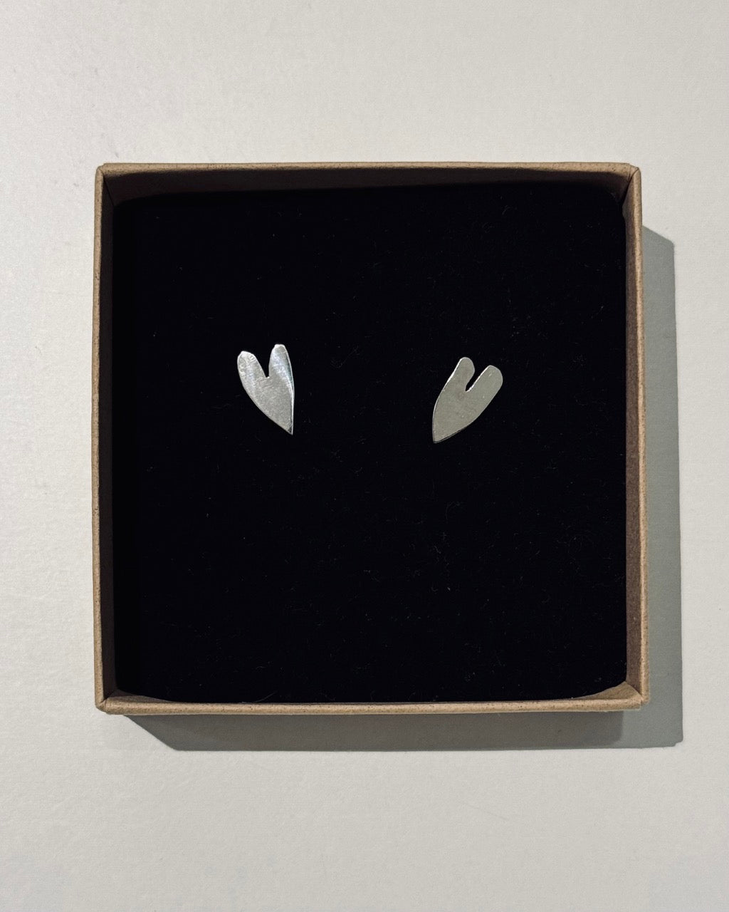 ANNA RIESS Stud Earrings / mouth/ finger/ heart