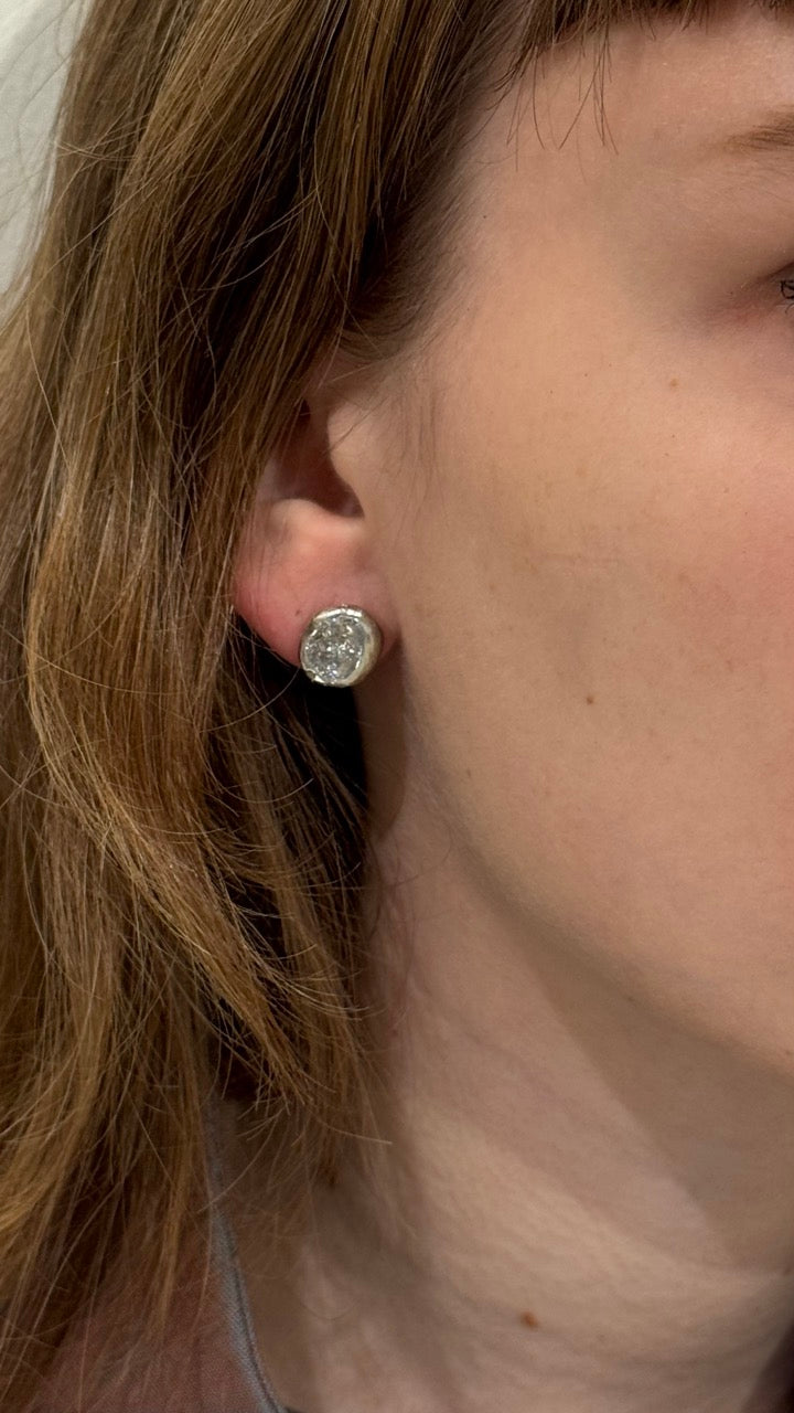 ANNA RIESS Stud Earrings / titti/ nose/ pea
