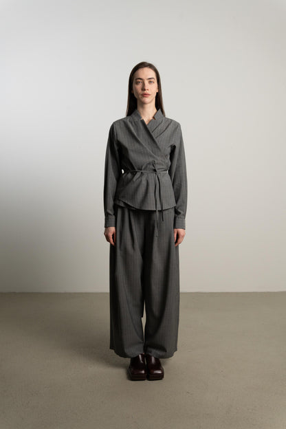 Wrap Top STORMA / stone pinstripe
