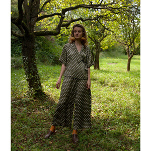 Floaty Wrap Shirt / moss dots
